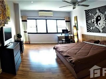 2 Bedroom Penthouse 175 sqm, for sale at Karnkanok Condo 3