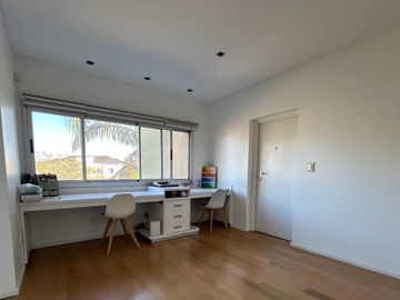 Impecable casa al lago central en Nordelta