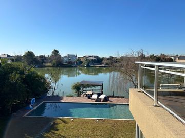 Impecable casa al lago central en Nordelta