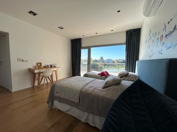 Impecable casa al lago central en Nordelta