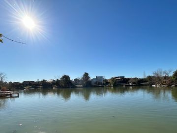 Impecable casa al lago central en Nordelta