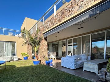 Impecable casa al lago central en Nordelta