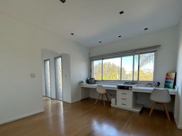 Impecable casa al lago central en Nordelta