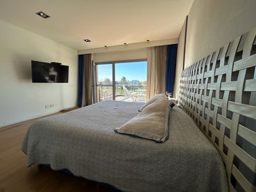 Impecable casa al lago central en Nordelta