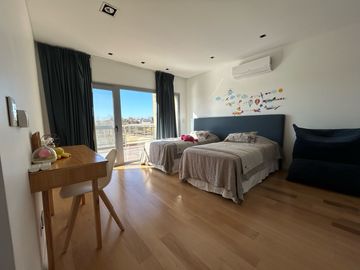 Impecable casa al lago central en Nordelta