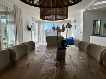 Impecable casa al lago central en Nordelta