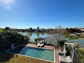 Impecable casa al lago central en Nordelta