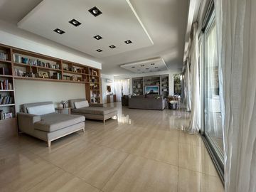 Impecable casa al lago central en Nordelta