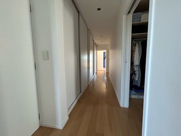 Impecable casa al lago central en Nordelta