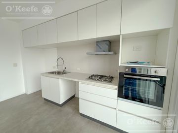 Departamento en alquiler 4 ambientes con cochera y baulera - Bernal centro