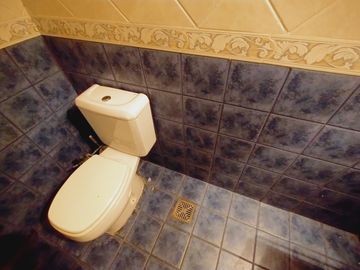 CASA EN VENTA 4 DORMITORIOS, QUINCHO, JARDÍN. QUILMES ESTE