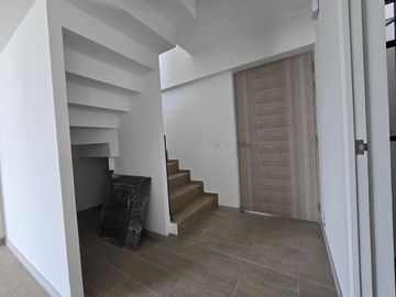 VENDO DUPLEX CON COCHERA EN BARRANCO