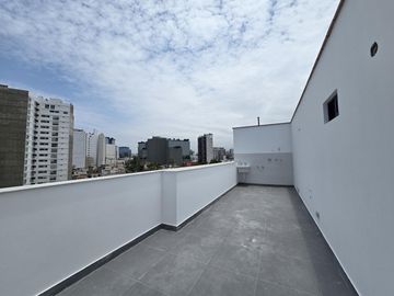 VENDO DUPLEX CON COCHERA EN BARRANCO