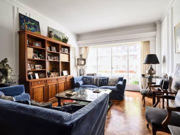 Departamento Semipiso 5 ambientes al Frente con Balcón Cochera y Baulera Recoleta- venta
