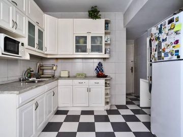 Departamento Semipiso 5 ambientes al Frente con Balcón Cochera y Baulera Recoleta- venta