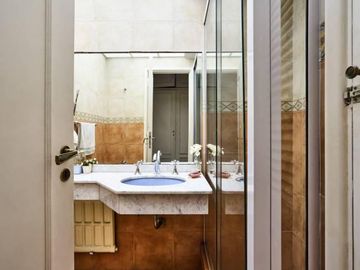 Departamento Semipiso 5 ambientes al Frente con Balcón Cochera y Baulera Recoleta- venta