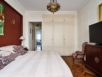 Departamento Semipiso 5 ambientes al Frente con Balcón Cochera y Baulera Recoleta- venta