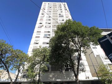 Luminoso 4 ambientes en Colegiales en piso alto
