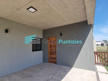 Casa en venta en Barrio Lagos de Canning II, con 3 dormitorios y piscina