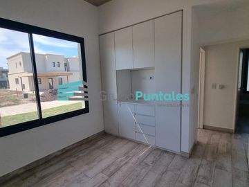 Casa en venta en Barrio Lagos de Canning II, con 3 dormitorios y piscina