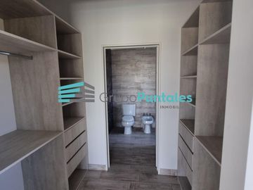Casa en venta en Barrio Lagos de Canning II, con 3 dormitorios y piscina