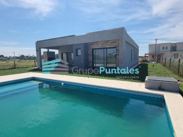 Casa en venta en Barrio Lagos de Canning II, con 3 dormitorios y piscina