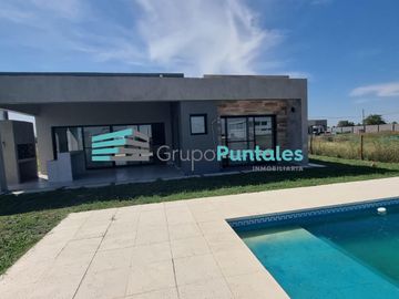 Casa en venta en Barrio Lagos de Canning II, con 3 dormitorios y piscina