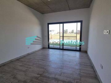 Casa en venta en Barrio Lagos de Canning II, con 3 dormitorios y piscina