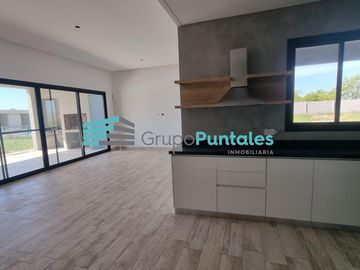Casa venta en Barrio Lagos de Canning II, con 3 dormitorios y pileta