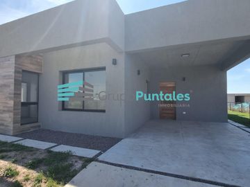 Casa venta en Barrio Lagos de Canning II, con 3 dormitorios y pileta