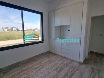 Casa venta en Barrio Lagos de Canning II, con 3 dormitorios y pileta