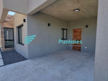 Casa venta en Barrio Lagos de Canning II, con 3 dormitorios y pileta