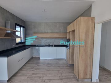 Casa venta en Barrio Lagos de Canning II, con 3 dormitorios y pileta