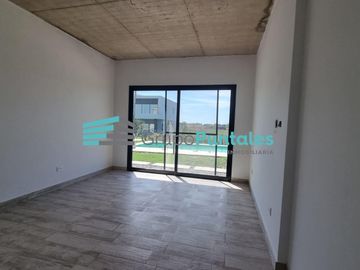 Casa venta en Barrio Lagos de Canning II, con 3 dormitorios y pileta