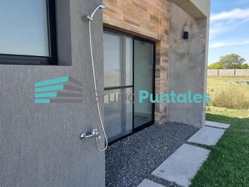 Casa venta en Barrio Lagos de Canning II, con 3 dormitorios y pileta