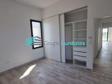 Casa venta en Barrio Lagos de Canning II, con 3 dormitorios y pileta