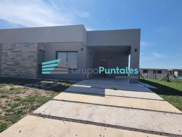 Casa venta en Barrio Lagos de Canning II, con 3 dormitorios y pileta