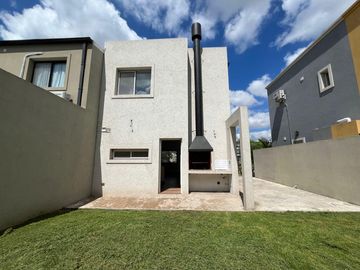 Venta Casa 3 ambientes Barrio Greenhouses