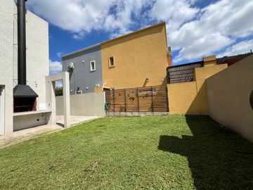 Venta Casa 3 ambientes Barrio Greenhouses