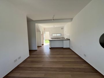 Venta Casa 3 ambientes Barrio Greenhouses