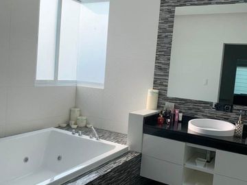 Residencia en venta en Puerta de Valladolid, Bosque Esmeralda