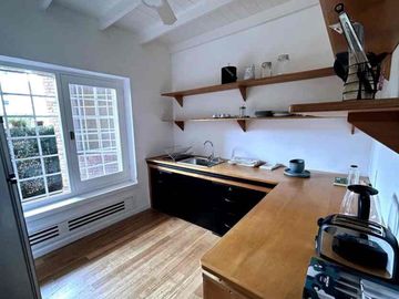 CASA EN VENTA en LAS LOMAS DE SAN ISIDRO con AMPLIOS ESPACIOS, GRAN JARDIN, QUINCHO,