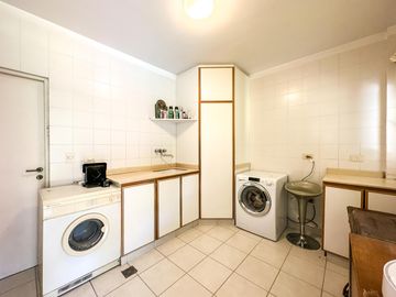 CASA EN VENTA en LAS LOMAS DE SAN ISIDRO con AMPLIOS ESPACIOS, GRAN JARDIN, QUINCHO,