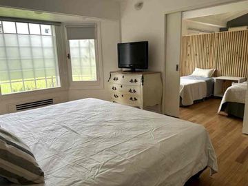 CASA EN VENTA en LAS LOMAS DE SAN ISIDRO con AMPLIOS ESPACIOS, GRAN JARDIN, QUINCHO,