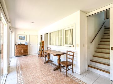 CASA EN VENTA en LAS LOMAS DE SAN ISIDRO con AMPLIOS ESPACIOS, GRAN JARDIN, QUINCHO,