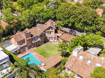 CASA EN VENTA en LAS LOMAS DE SAN ISIDRO con AMPLIOS ESPACIOS, GRAN JARDIN, QUINCHO,