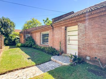 CASA EN VENTA en LAS LOMAS DE SAN ISIDRO con AMPLIOS ESPACIOS, GRAN JARDIN, QUINCHO,