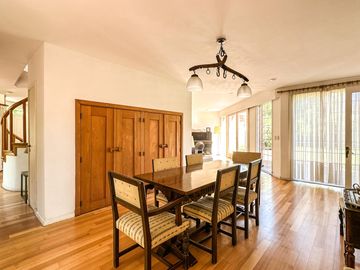 CASA EN VENTA en LAS LOMAS DE SAN ISIDRO con AMPLIOS ESPACIOS, GRAN JARDIN, QUINCHO,