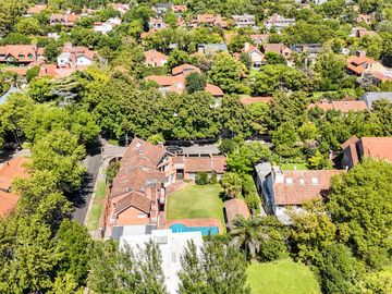CASA EN VENTA en LAS LOMAS DE SAN ISIDRO con AMPLIOS ESPACIOS, GRAN JARDIN, QUINCHO,