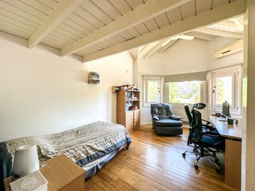 CASA EN VENTA en LAS LOMAS DE SAN ISIDRO con AMPLIOS ESPACIOS, GRAN JARDIN, QUINCHO,